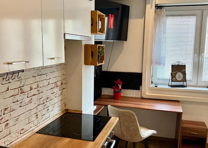 Adm Cozy In Center - Netflix, Coffee, Ac *