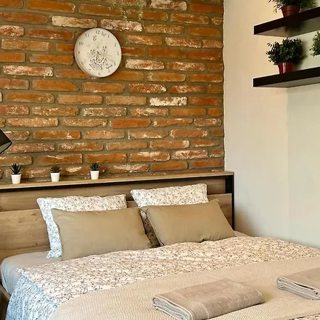 Adm Cozy In Center - Netflix, Coffee, Ac Apartament *